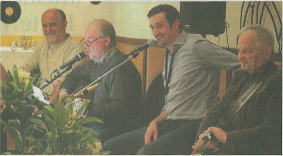 Alexander Buske (v.l.), Georg Bühren, Jürgen Mönkediek und Peter Egger unterhielten die Besucher in der Dorfschmiede (DZ-Foto: Wübbelt)