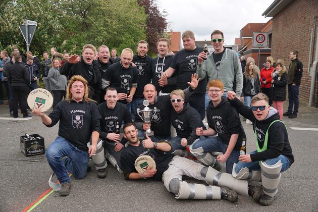 Konnten endlich wieder jubeln: Bulderns Westen gewann das Osterhasseln und beendete die Siegesserie des Ostens