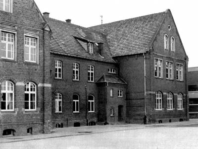 Altes Schulgebäude Budern