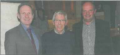 Ortsgemeinschaftsvorsitzender Bernd Lammers (Mitte) hieß Dr. Jürgen Gründer (links) und Jürgen Schmude willkommen (Fotos: Meininghaus)