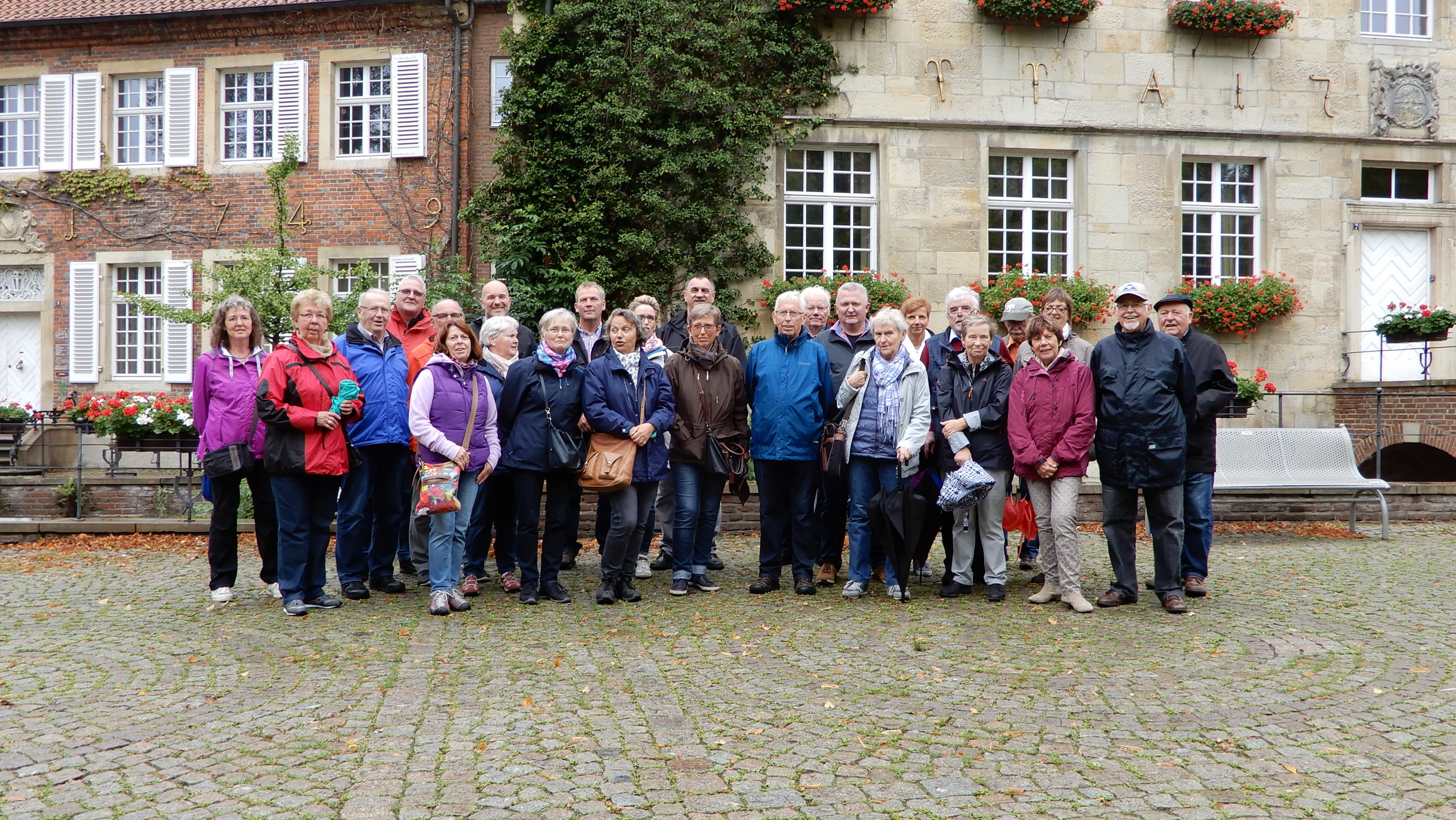 Das Stiftsdorf Nottuln war das Ziel der 30-köpfigen Radgruppe aus Buldern (Foto: privat)